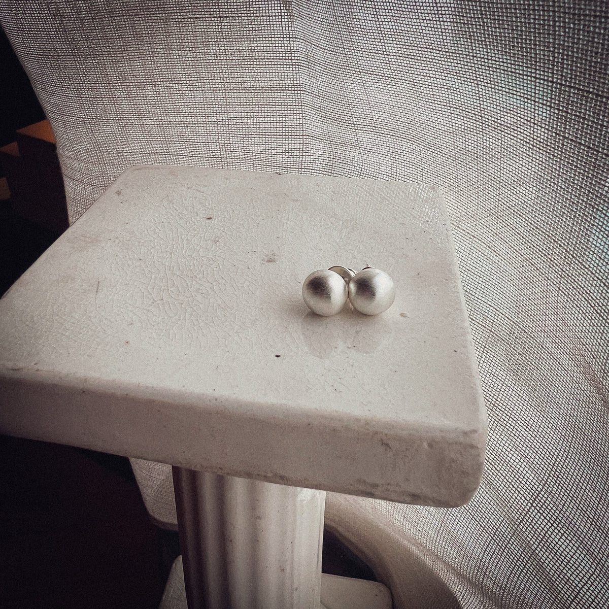 Bottone Stud Earrings - Matte Silver