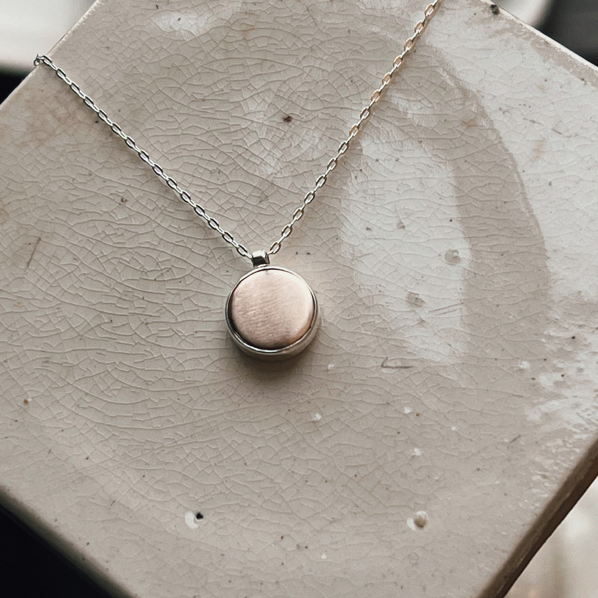 Comoda Necklace - Brushed Bronze