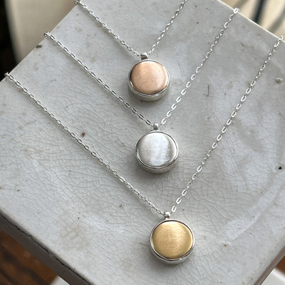 Comoda Necklace - Brushed Brass