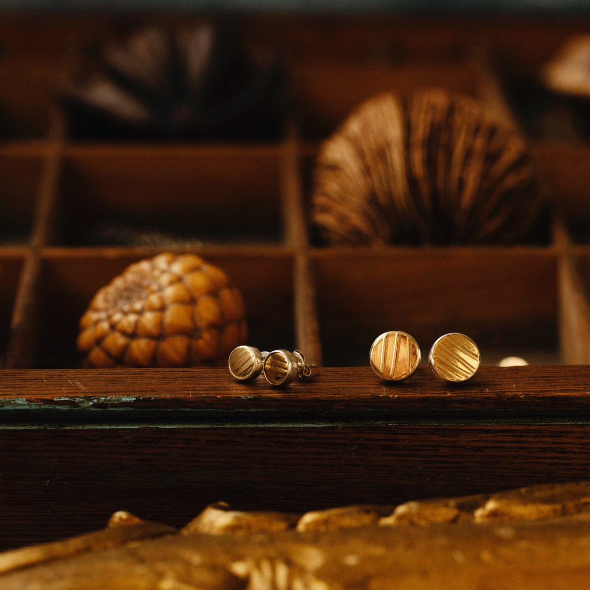 Mozzafiato Stud Earrings - Brass