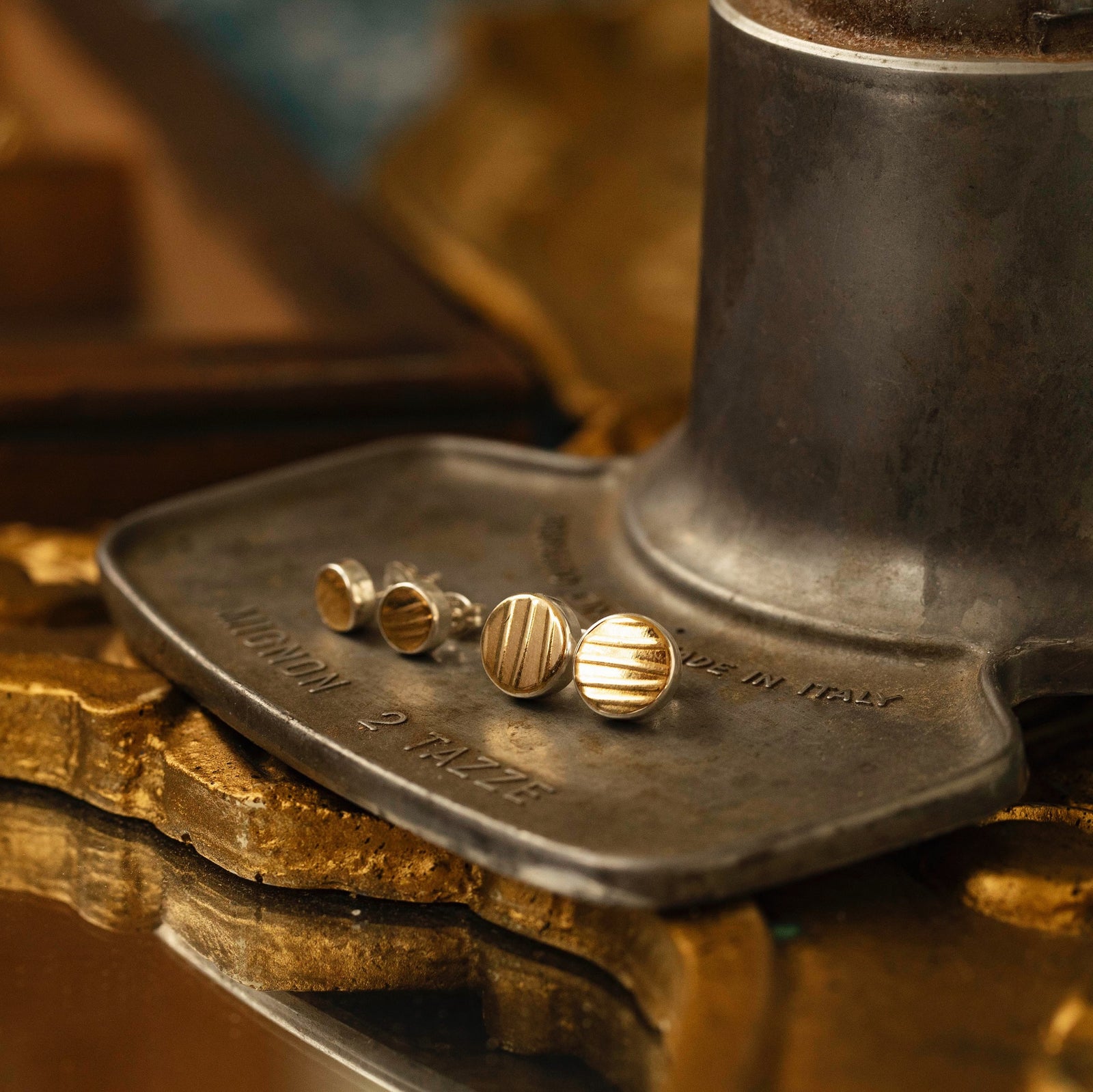 Mozzafiato Stud Earrings - Brass